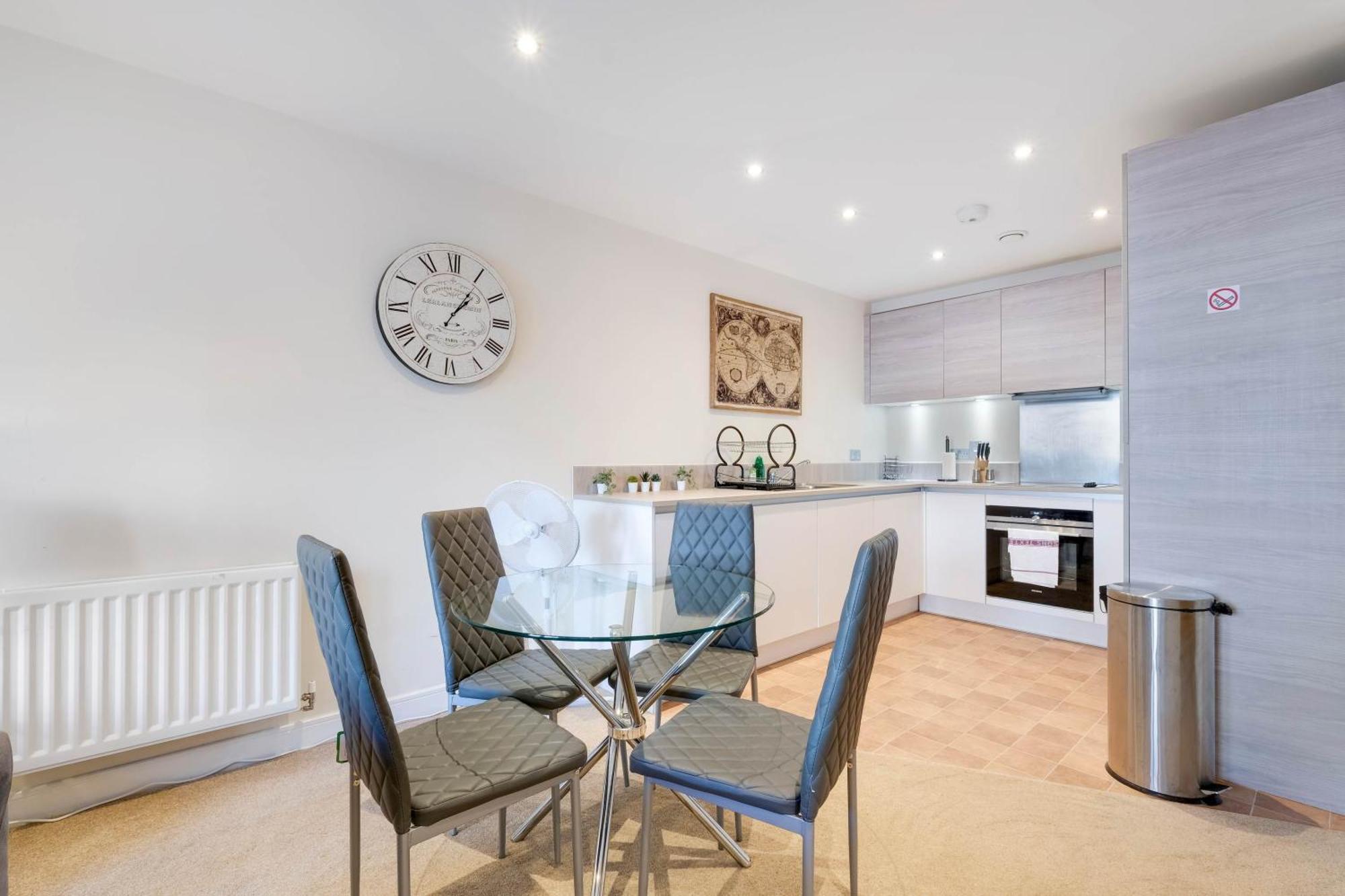 Alder House Serviced Apartment Maidenhead By 360Stays 外观 照片
